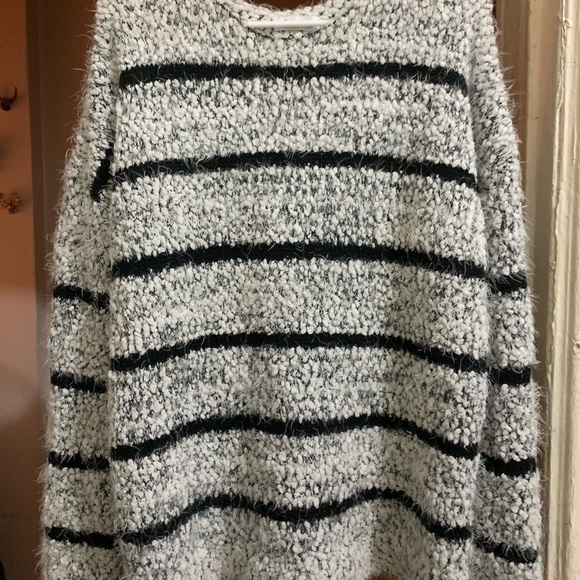 Striped Calvin Klein Sweater - Picture 1 of 3